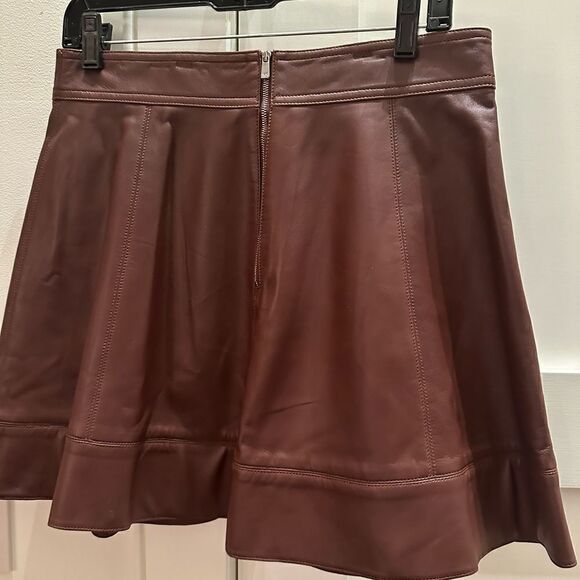 NWT- Michael  Kors brown leather mini skirt. Size 10 - Picture 3 of 16